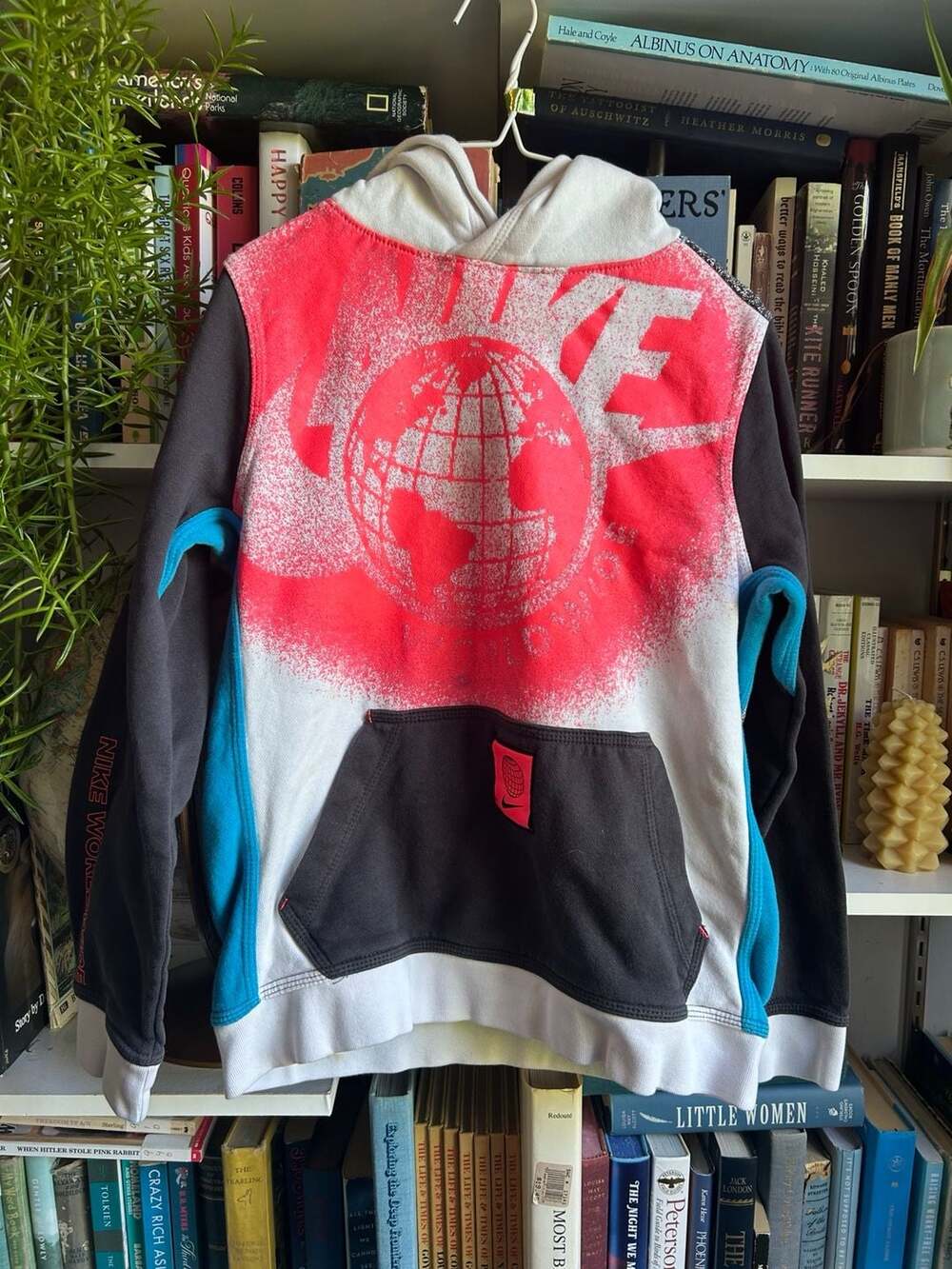 Nike Worldwide Hoodie Size M Multicolor Graphic Pullover Sweatshirt
